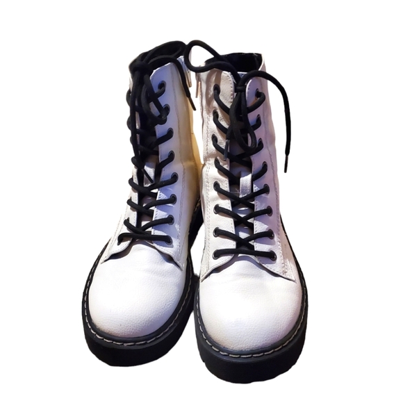 Sincerely jules White Combat boots. Size 8 US. Great condition! - Picture 2 of 9
